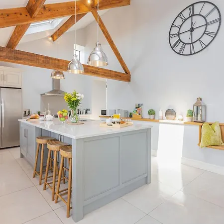 Holiday home Dallicar House *