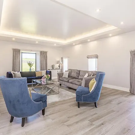 Dallicar House Dom wakacyjny *